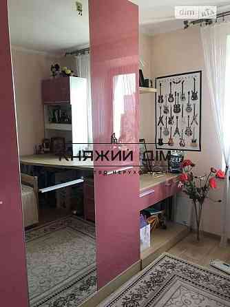 Продаж 3-кімнатної роздільної квартири, метро Святошин, Житомирська. № 21143137 Київ