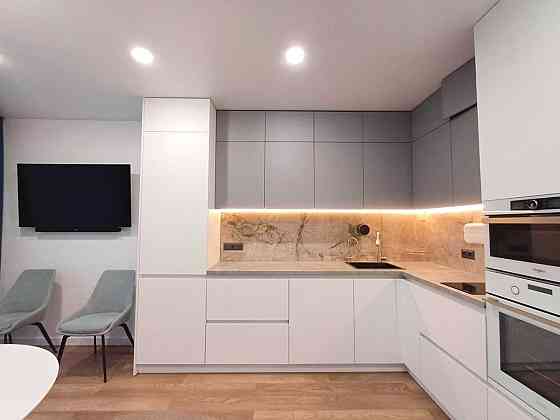 Продаж Квартира 3-кімнатна, 2/10 поверх на Метрологічна вул., д. 107 Київ