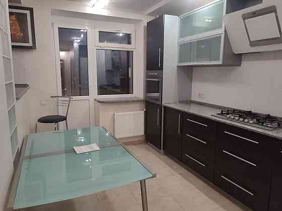 Продам красивую просторную квартиру с прекрасным  панорамным видом на Лиман Нерубайське