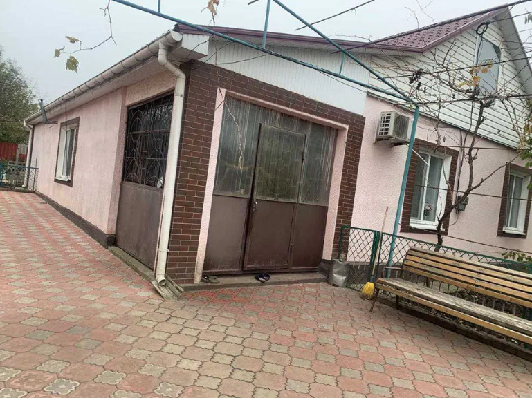 Продам капитальный дом с ремонтом  в Прилиманском (р-н Промрынка 7 км) Прилиманське - фото 1