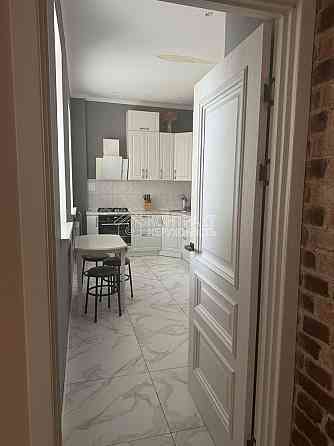 Продаж Квартира 4-кімнатна, 2/4 поверх на вул. Героїв Харкова Харків