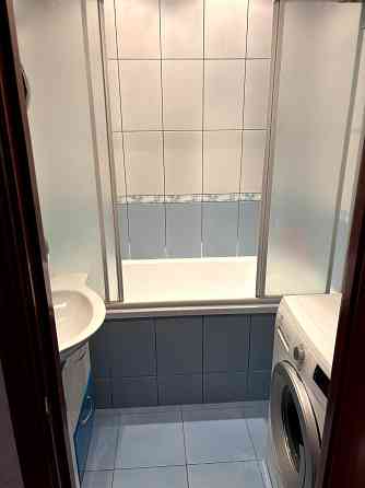 Продаж Квартира 3-кімнатна, 4/14 поверх на Драгоманова вул., д. 23 Киев