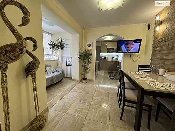 Продаж Квартира 4-кімнатна, 8/16 поверх на Володимира Івасюка вул., д. 49 Kiev