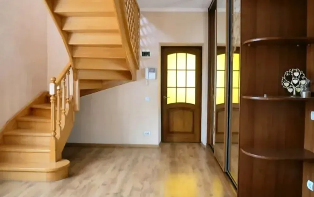 630 Триповерховий будинок з басейном подобово Київ - фото 17