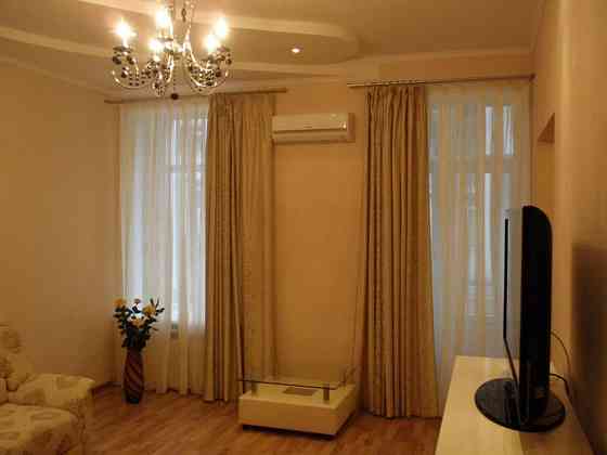 Оренда Квартира 1-кімнатна, 3/5 поверх на ул. Саксаганского, 1 Киев