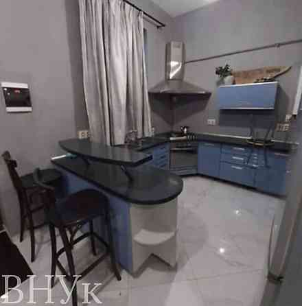 Продаж Квартира 3-кімнатна, 2/4 поверх на Петефі пл. Uzhhorod