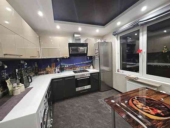 Продаж Квартира 2-кімнатна, 18/25 поверх на Хорольська вул., д. 1А Киев