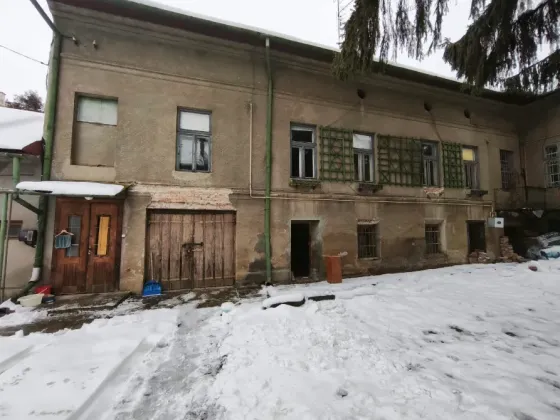 For sale 2-storey Part of a house with land 3.1 ares 152 sq.m 2 rooms at Крилова Uzhhorod