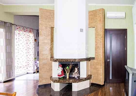 Продаж Будинок 5-кімнатний на вул. Бузкова Kharkiv