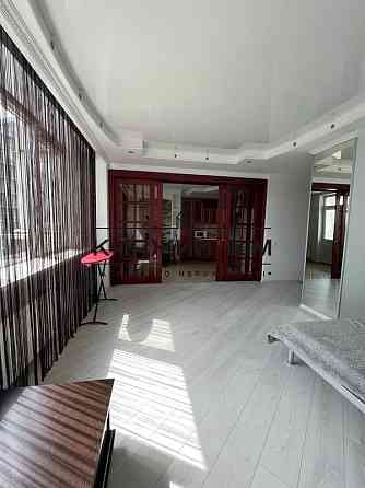 Велика квартира в новому будинку на Лівобережній № 11198684 Киев