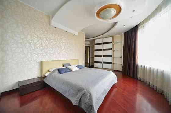 Оренда Квартира 3-кімнатна, 3/22 поверх на Генуэзская ул., 5 Одеса