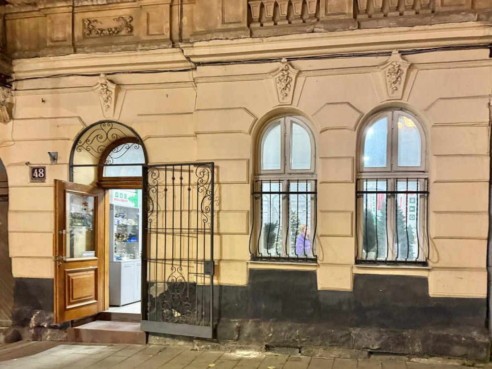 Оренда приміщення вільного призначення на вул. Хмельницького Богдана приміщень - 4, поверх - 1/3 Львів - фото 1