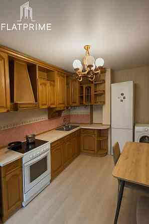 Продаж Квартира 3-кімнатна, 2/16 поверх на Лабораторна вул. вул., д. 14 Kiev