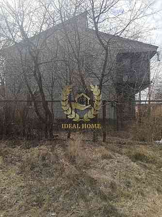 Продам двоповерховий будинок у центрі села Надросівка 