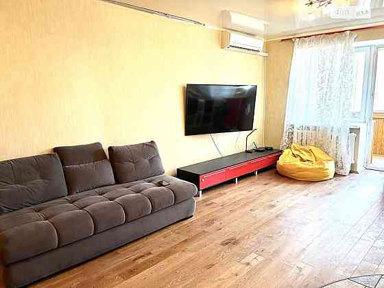 Оренда Квартира 3-кімнатна, 9/18 поверх на вул. Срібнокільська, 24 Kiev