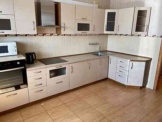 Оренда Квартира 1-кімнатна, 21/23 поверх на Олени Пчілки, 2а Kiev