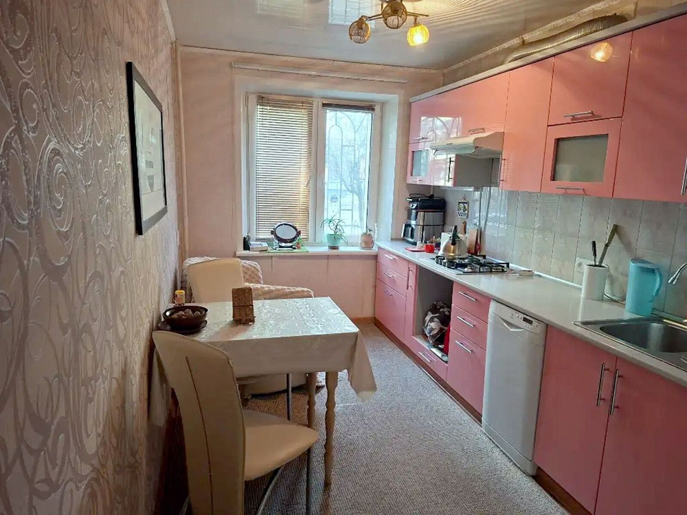 Продаж Квартира 4-кімнатна, 1/9 поверх на Березинская ул., 35 Dnipro - photo 1