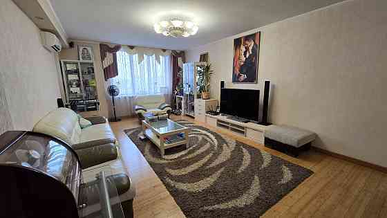 Продаж Квартира 3-кімнатна, 15/30 поверх на Дніпровська наб. вул., д. 1 Київ