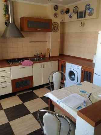 Оренда Квартира 3-кімнатна, 10/10 поверх на ул. Вишняковская, 8 Київ