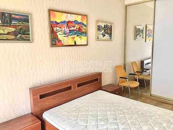 Продаж Квартира 4-кімнатна, 2/5 поверх на вул. Університетська Kharkiv