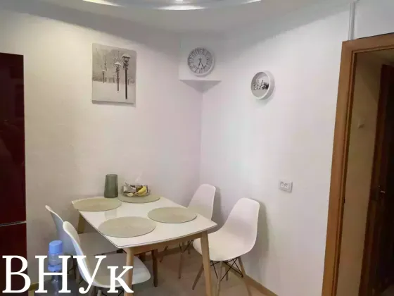 Продаж Квартира 3-кімнатна, 1/5 поверх на Кравчука Луцьк