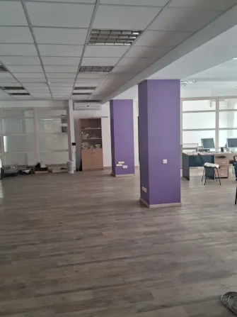 I am selling an office of 475m2, open-space and several offices. Renovation, furniture, glass partitions, 2nd floor Dnipro - photo 2