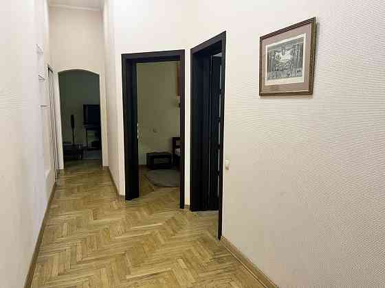 Продаж Квартира 3-кімнатна, 3/5 поверх на Євгена Чикаленка вул., д. 21 Київ