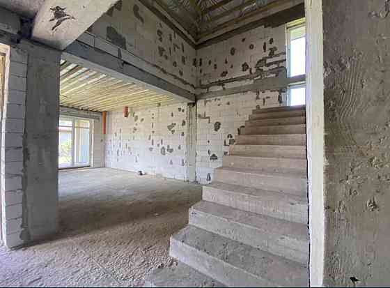 Продається новий двоповерховий якісний будинок з терасою, під оздоблення 