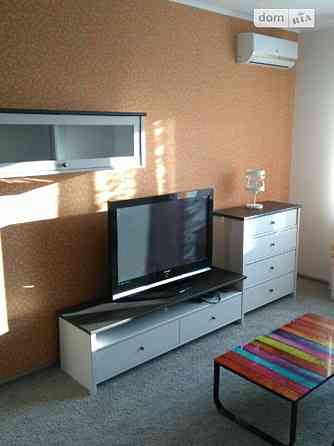 Оренда Квартира 1-кімнатна, 23/25 поверх на ул. Софии Русовой Київ