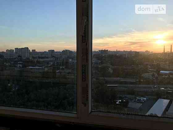 Оренда Квартира 3-кімнатна, 15/16 поверх на ул. Алма-Атинская, 41а Київ