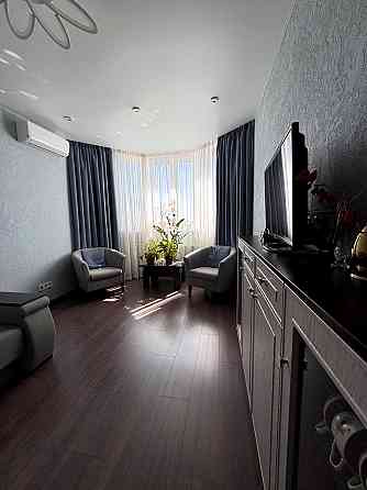 Продаж Квартира 2-кімнатна, 16/25 поверх на Максимовича Михайла вул., д. 3г Kiev