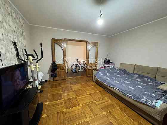 Продаж Квартира 3-кімнатна, 1/10 поверх на вул. Титаренківський Kharkiv