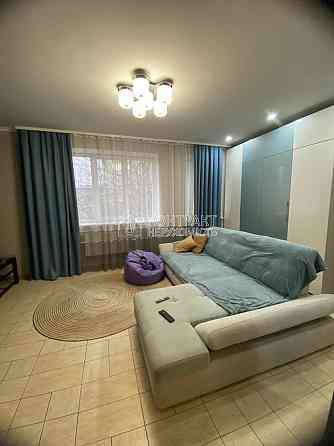 Продаж Будинок 5-кімнатний на вул. Пономаренковская Харків