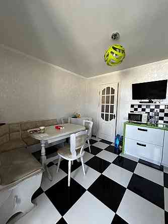 Продаж Квартира 4-кімнатна, 9/10 поверх на Крайня, 1В Krykhivtsi