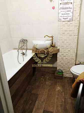 Продаж Квартира 2-кімнатна, 3/5 поверх на Космическая ул., 5 Киев