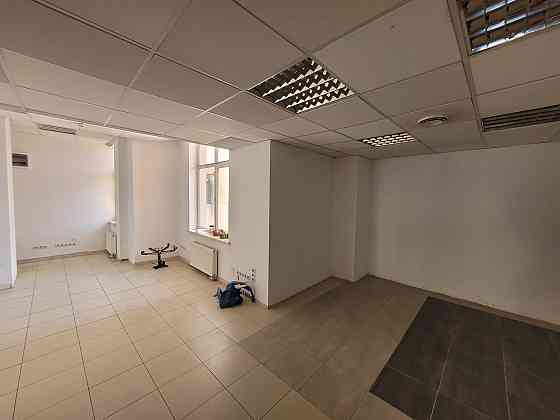 Продаж приміщення вільного призначення на вул. Незалежності поверх - 2/3 Ivano-Frankivs'k