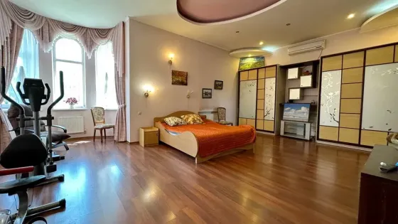 For sale a spacious 2-story house in a prestigious area, Aerodromna St., Gagarina Dnipro