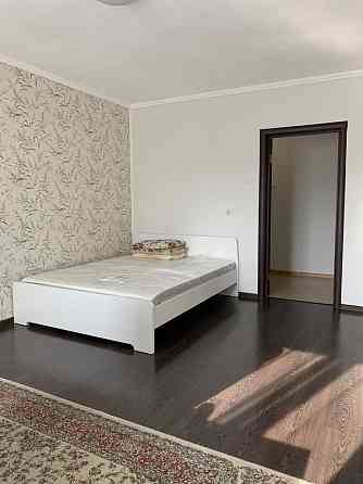 Оренда Квартира 1-кімнатна, 21/22 поверх на ул. Елены Пчилки, 2б Kiev