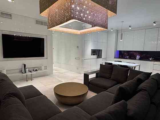 Продаж Квартира 4-кімнатна, 19/30 поверх на Андрія Верхогляда вул., д. 20а Київ