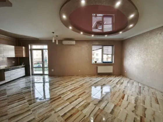 Здається Офісні приміщення площа 76 кв.м 2-й поверх Ужгород Тлехаса 16 Ужгород