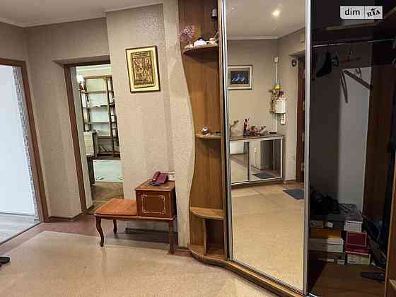 Оренда Квартира 5-кімнатна, 4/4 поверх на Червонохрестівська Vinnytsya