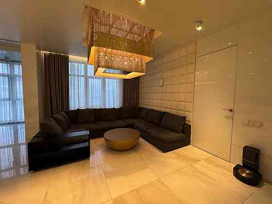 Продаж Квартира 4-кімнатна, 19/30 поверх на Андрія Верхогляда вул., д. 20а Київ