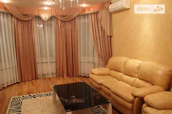 Оренда Квартира 3-кімнатна, 7/9 поверх на ул. Дмитриевская Киев