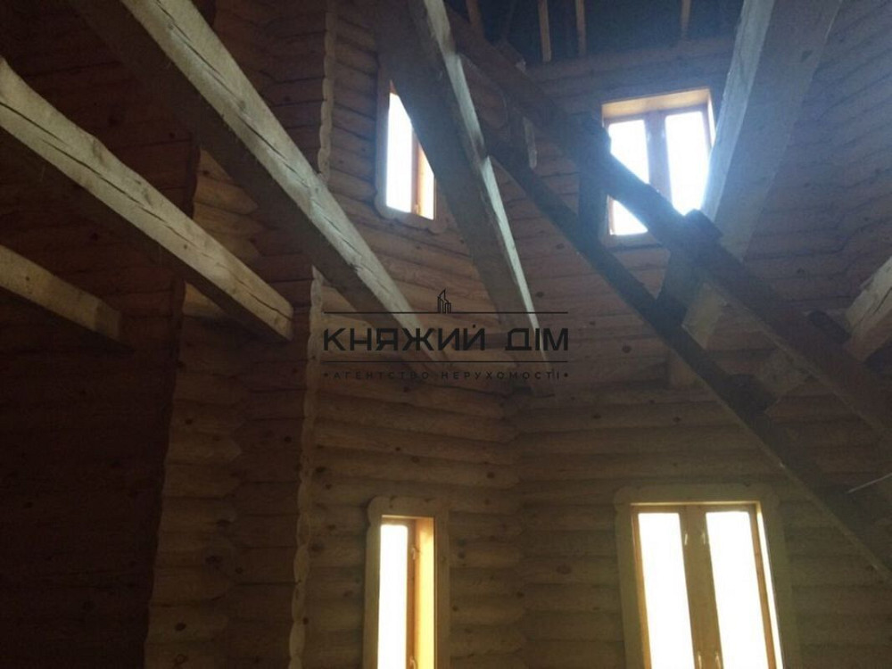 Продам дом сруб 250 м2 без ремонта 10 соток с. Старые Безрадычи Обуховский р-н  - фото 8