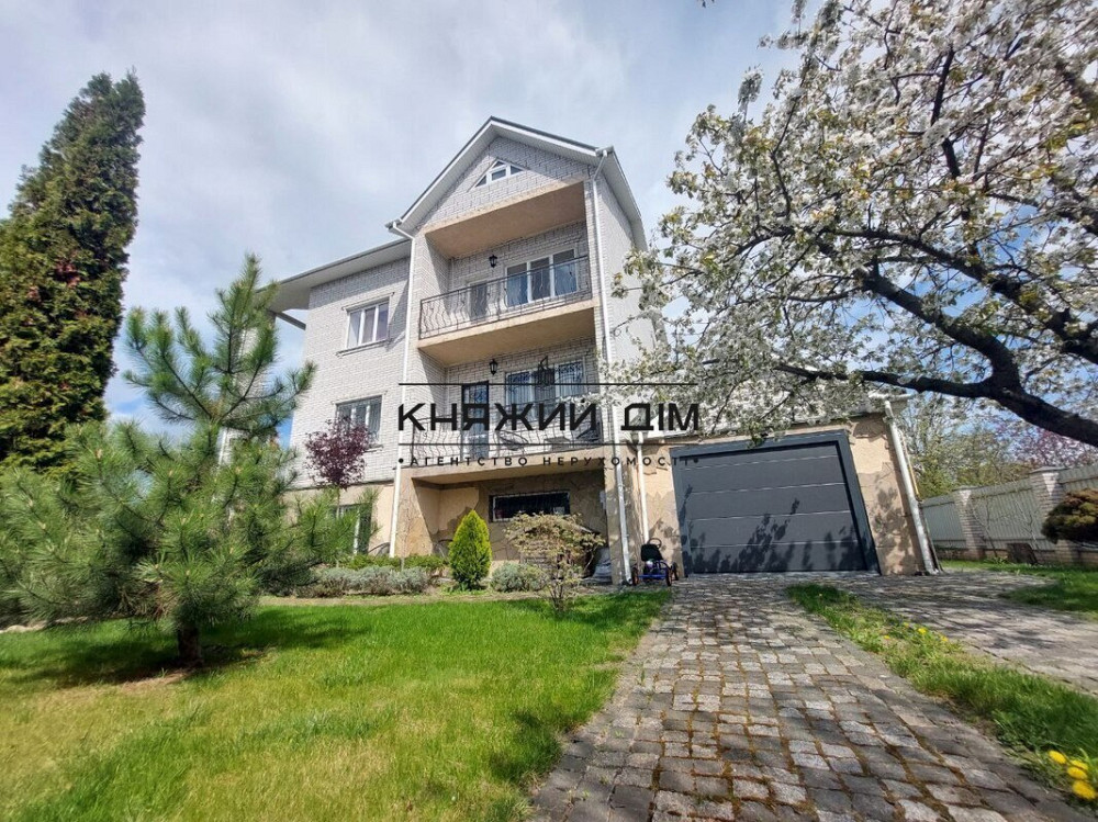 Продаж 3-х поверхового будинку в смт Калинівка. № 2211648 Калинівка (Богуславський район) - фото 1