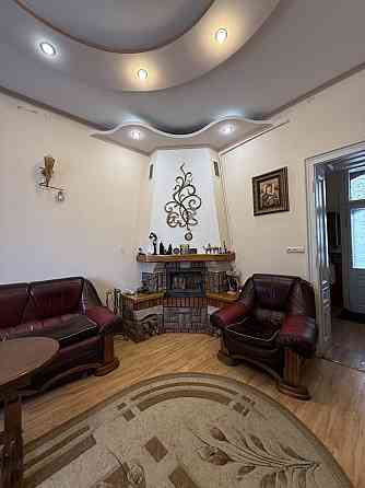 Продаж Квартира 3-кімнатна, 1/3 поверх на вул. Шевченка Ivano-Frankivs'k