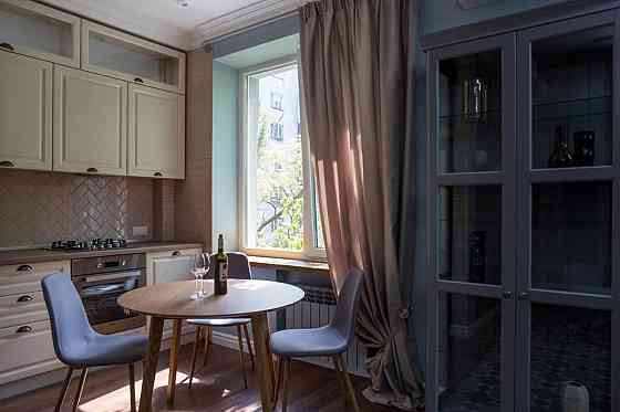 Оренда Квартира 2-кімнатна, 4/5 поверх на Романа Кармена ул., 13 Одеса