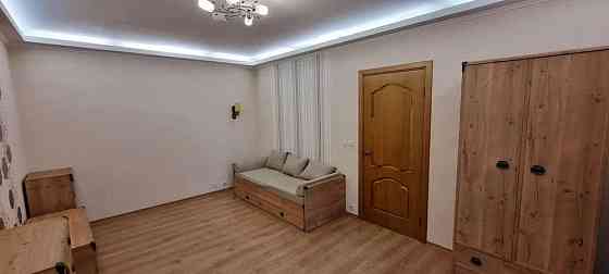 Оренда Квартира 3-кімнатна, 3/16 поверх на ул. Ревуцкого, 18 Kiev