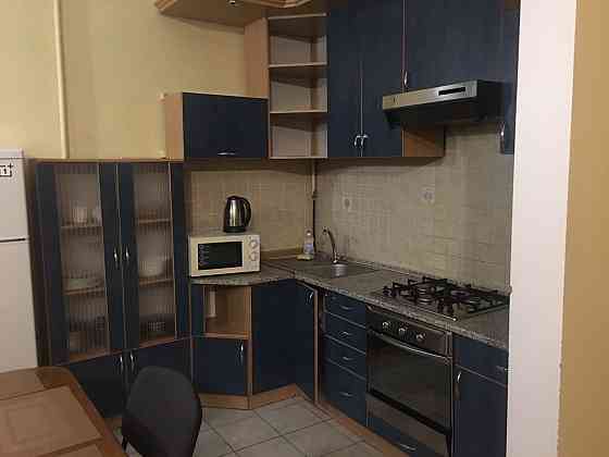 Продаж Квартира 3-кімнатна, 4/5 поверх на Хмельницького Богдана вул., д. 10 Київ