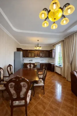 Продаж 2-поверховий Будинок з ділянкою 7 сот 231 кв.м 5 кімн. на Яблунева Одеса